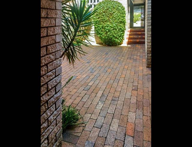 3 BEDROOM TOWNHOUSE FOR SALE IN BRAMLEY PARK